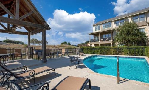 Golf-course getaway with fairway views, pool, WiFi, & central AC in McQueeney (TX)
