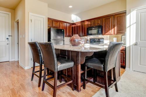 Golf-course getaway with fairway views, pool, WiFi, & central AC in McQueeney (TX)
