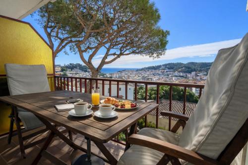 Pau Picasso 3 - Piso en Tossa con terraza y A/A