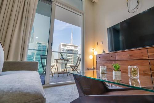 Burj View Apartment at Vera, Business Bay, Dubái