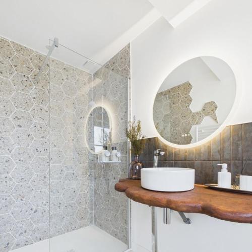 Bathroom, Gites Atypiques Saumur - Gites *** - Spa & Balneo in Saint-Hilaire-Saint-Florent
