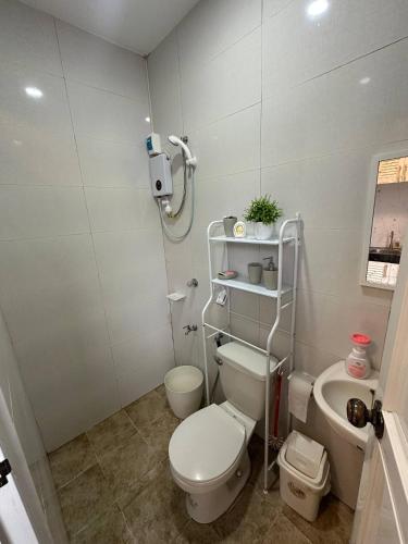 Cozy 1-Bedroom House Rental in Hermosa, Philippines in Hermosa