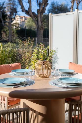 Facilities, 3P neuf haut de gamme Piscine Antibes in Les Breguieres