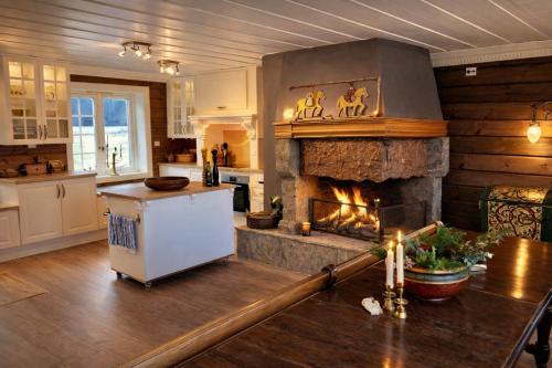 Konyha, Eventyrlig Tømmerhytte på Gårdstun (Eventyrlig Tømmerhytte pa Gardstun) in Vinstra