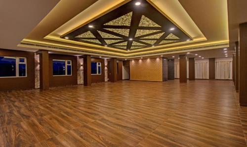 Starlight Hotels Palm Tree Mylapore Ramakrishna Mutt Road chennai in Chennai
