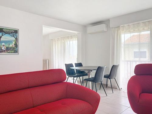 Le Grignan - Beaches 5 min walk & Terrace!