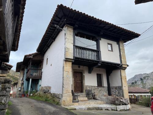 El Refugio del Busgosu in Sames