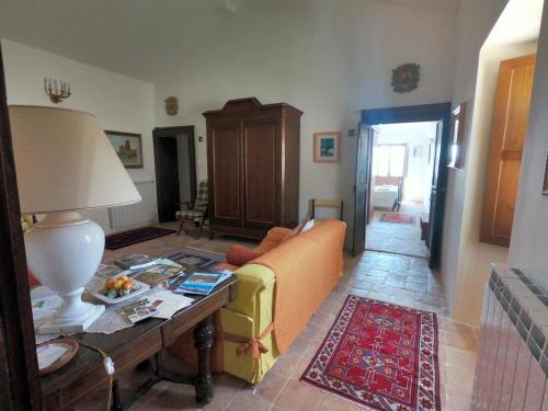 Koplietošanas atpūtas telpa ar TV, b&b La residenza in Magliano deʼ Marsi