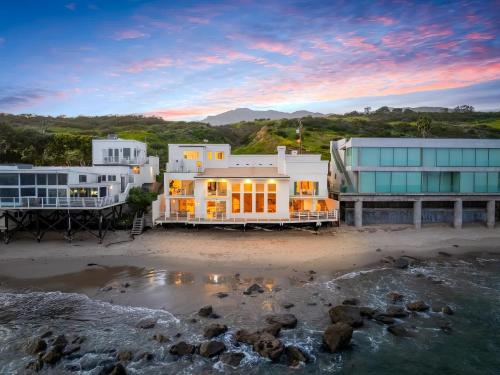 Malibu Shores - Beach Access, Ocean Views & Gym – khách sạn tại Malibu