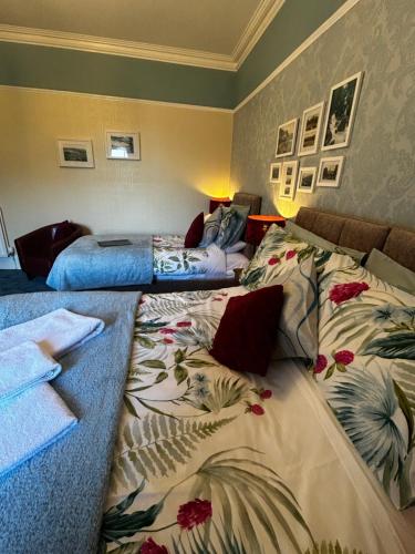 2 twin beds