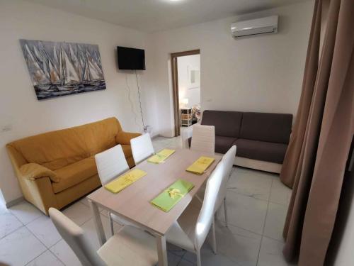 1 double bed, 2 twin beds, 2 sofa beds