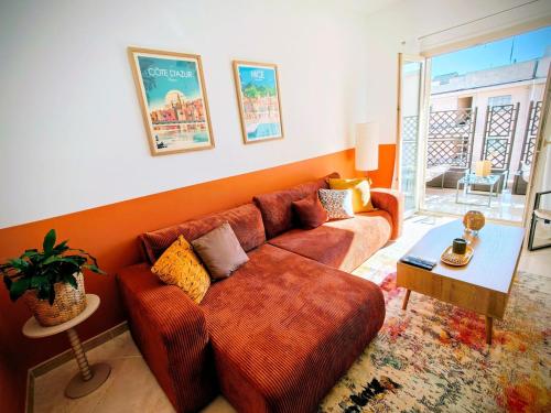 Modern Gem 200m from Beaches with Balcony, AC and Tram