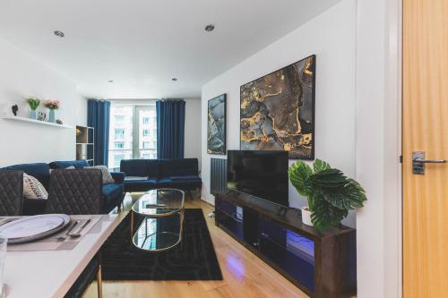 Deluxe Two-Bedroom Vauxhall Apartment, Londra