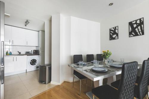 Deluxe Two-Bedroom Vauxhall Apartment 2