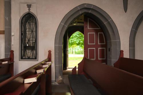 Attractions, Herbergskirche Spangenberg - Stimmungsvolle Schlafraume, jedoch ist NUR das Badzimmer beheizt in Spangenberg