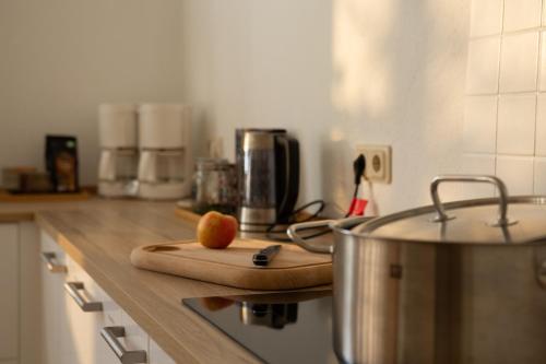 Kitchen, Herbergskirche Spangenberg - Stimmungsvolle Schlafraume, jedoch ist NUR das Badzimmer beheizt in Spangenberg
