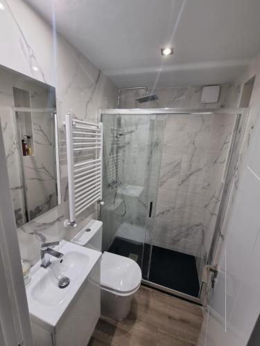 Habitación privada Madrid con baño compartido en Madrid (Habitacion privada Madrid con bano compartido en Madrid) in La Latina