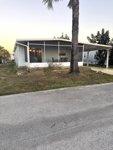 Beautiful 2BR Getaway in Jamaica Bay – khách sạn tại Harlem Heights