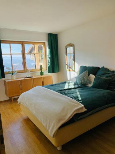 Sunny 100 sqm family apartment with alpine views in Miesbach, Deutschland