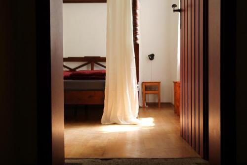 Herbergskirche Spangenberg - Stimmungsvolle Schlafraume, jedoch ist NUR das Badzimmer beheizt in Spangenberg