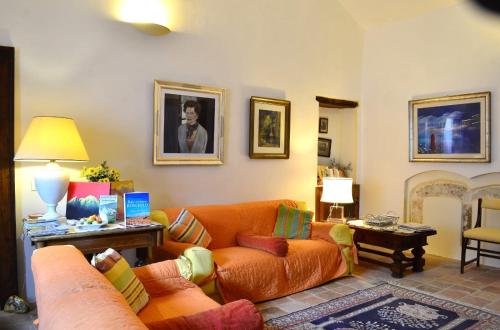 Koplietošanas atpūtas telpa ar TV, b&b La residenza in Magliano deʼ Marsi