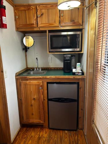 Okefenokee Pastimes Cabins and Campground in Folkstona (GA)