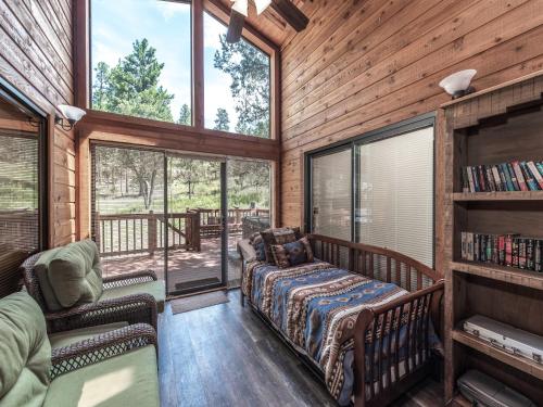 Homer's Hideaway 3 Bedrooms Sleeps 8 Pets Welcome Ping Pong - image 10