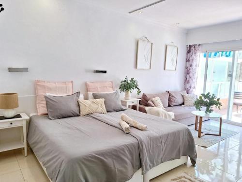 Hotel PYR, Spacious Studio with a Big Terrace