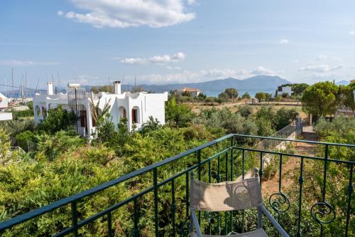 Beautiful Summer Villa in Chalkoutsi in Chalkoutsi (Attiki)