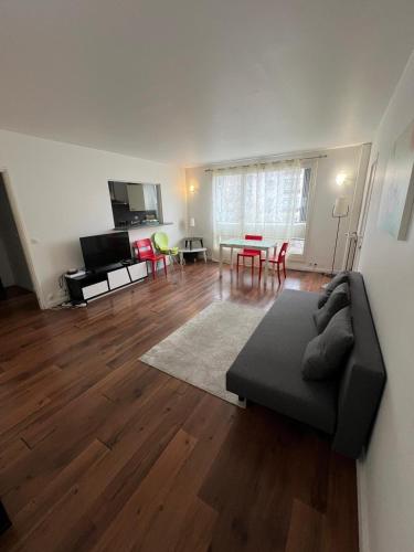 Shared lounge/TV area, Private Room in a Shared Appartment in Asnieres-sur-Seine