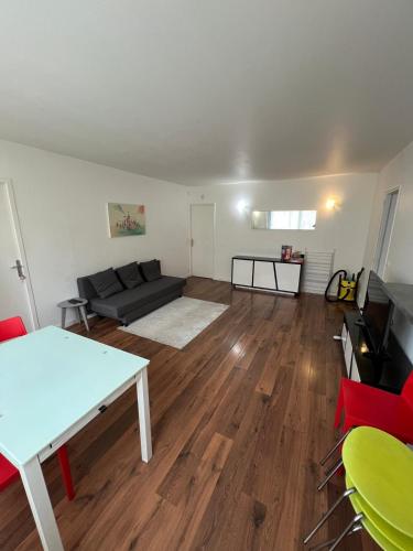 Shared lounge/TV area, Private Room in a Shared Appartment in Asnieres-sur-Seine