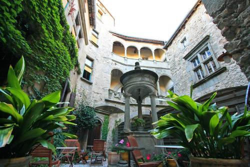 Hôtel d'Alibert, Aude