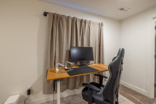 Meeting Place | 6BR Home | Hot Tub & Theater Room - image 4