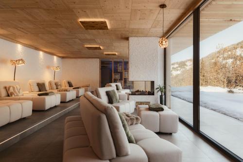 Les Dolomites Mountain Lodges 3