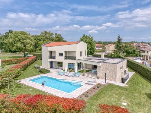 Villa Nada for 8 persons in Central Istria with 55 m2 pool, wellness & free bikes – khách sạn tại Kanfanar
