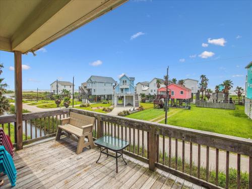 Sunny Beach Sandcastle Cottage in Galveston, USA