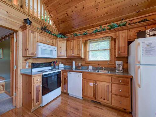 Cub’s Cove 1 Bedroom Near Downtown View Jetted Tub WiFi Sleeps 4 - image 38