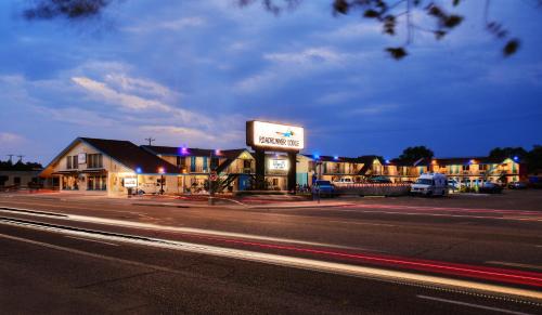 Roadrunner Lodge