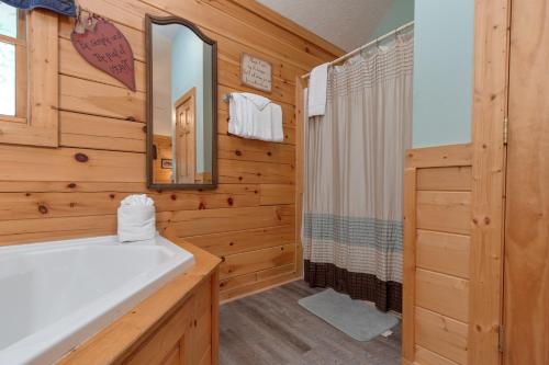 Americana 2 Bedrooms Sleeps 6 View Pool Access Hot Tub Fireplace - image 21