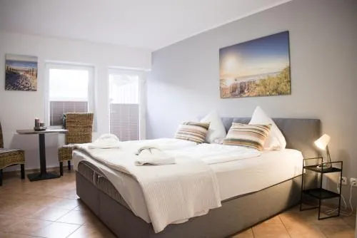 Doppelzimmer 5 Rollmops mit Küche by Pharus Appartements in Ostseebad Koserow, Deutschland