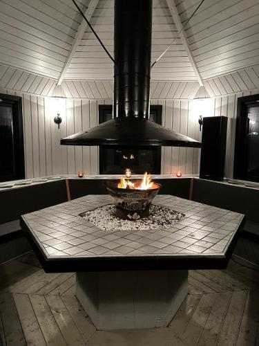 Cozy Timber Lodge With Sauna & Grill Hut in Storsteinnes