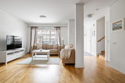 Cozy 3BR Townhouse near City - Free Parking in สโปงงา