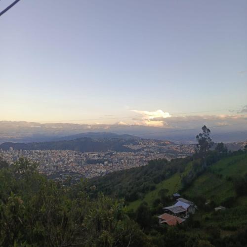 Casa de campo sendero al teleferico de Quito