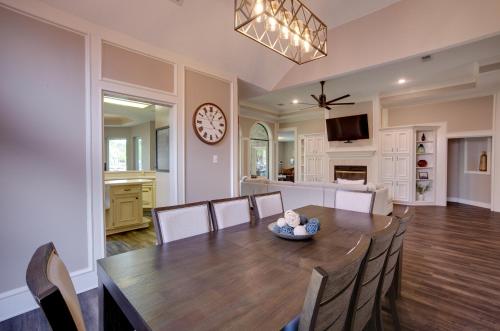 Grills and Boat Dock Comfy Cove on Lake Conroe in Montgomery, USA