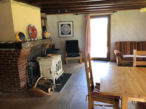 Gîte A l 'Ombre des Acacias (Gite A l 'Ombre des Acacias) in La Chapelle-Saint-Sauveur