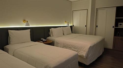 1 double bed, 3 twin beds