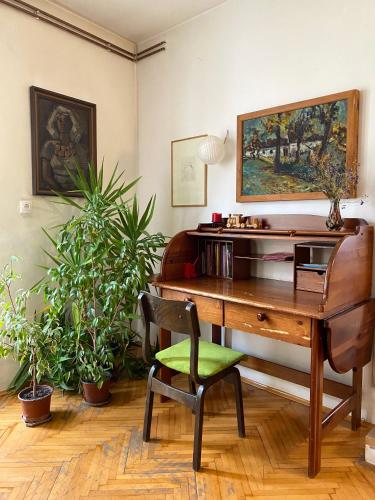 2 bedrooms, 5 beds