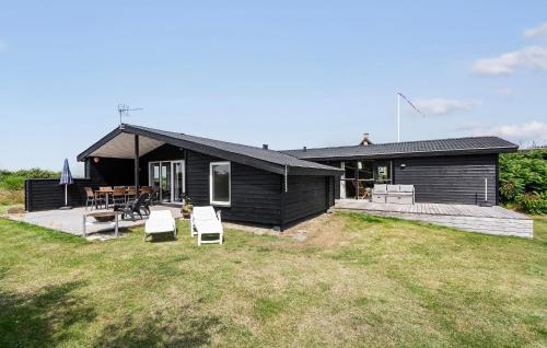 Awesome Home In Ringkøbing With Wifi – khách sạn tại Kryle