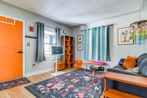 Families Welcome! Colorful Berkley Home w/ Yard in Berkley