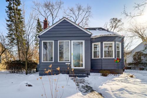 Families Welcome! Colorful Berkley Home w/ Yard in Berkley